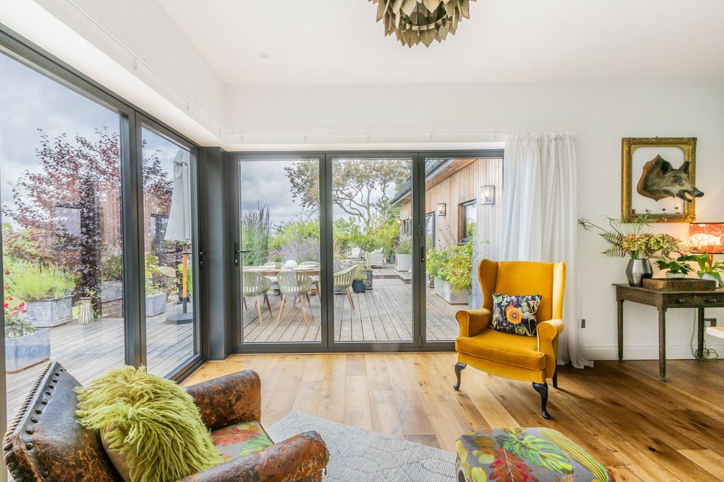 Property photo 3 of 20