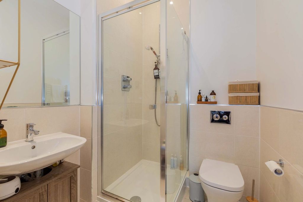 Additional image 8 of 2 bed flat for saleKingfisher Drive, Maidenhead SL6