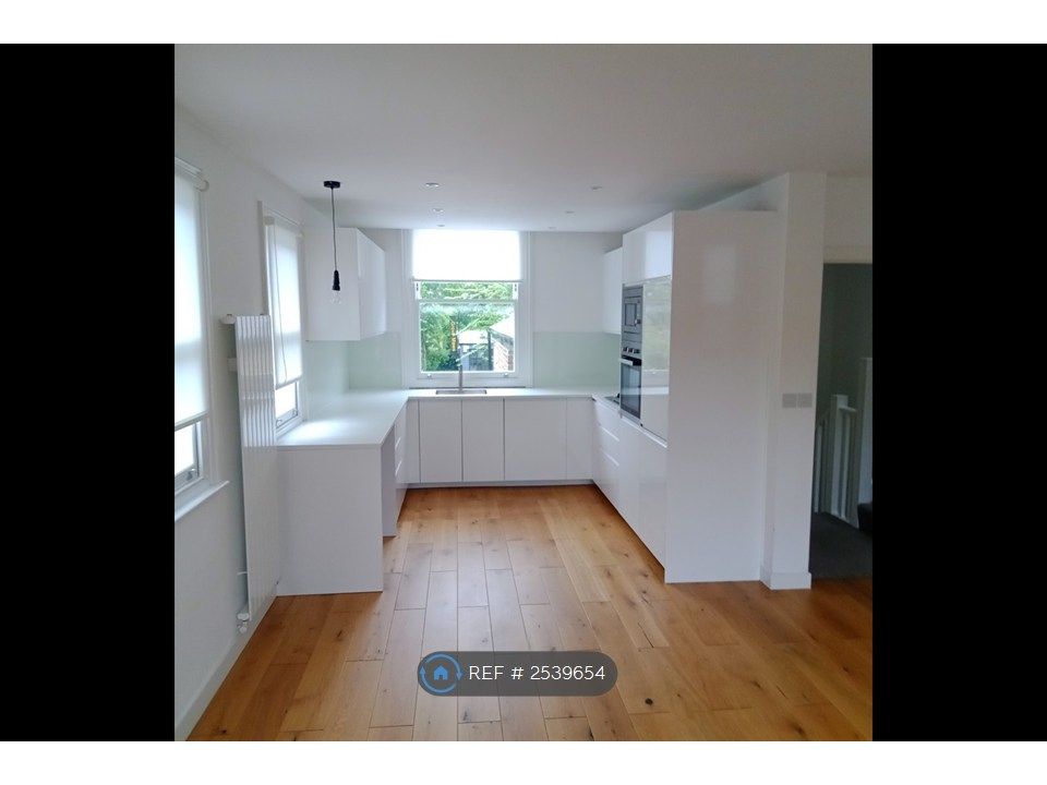 Property photo 2 of 6 Kitchen