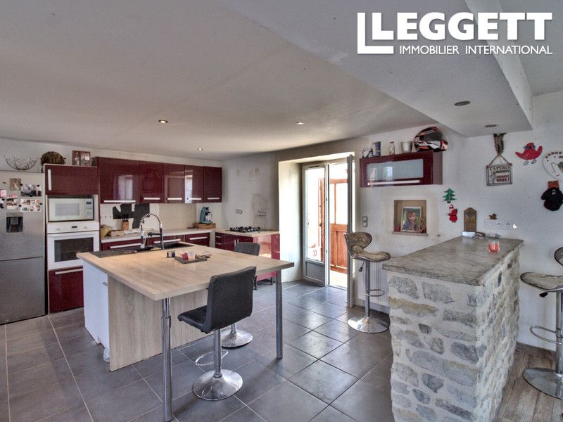 Property photo 2 of 10