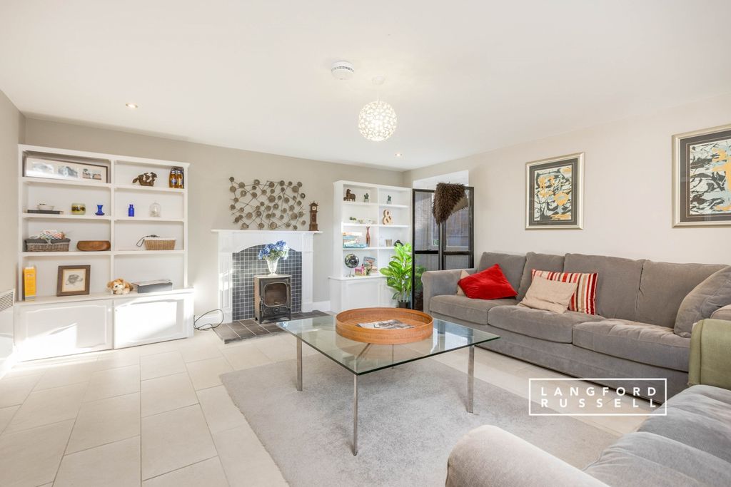 Property photo 2 of 10 Reception