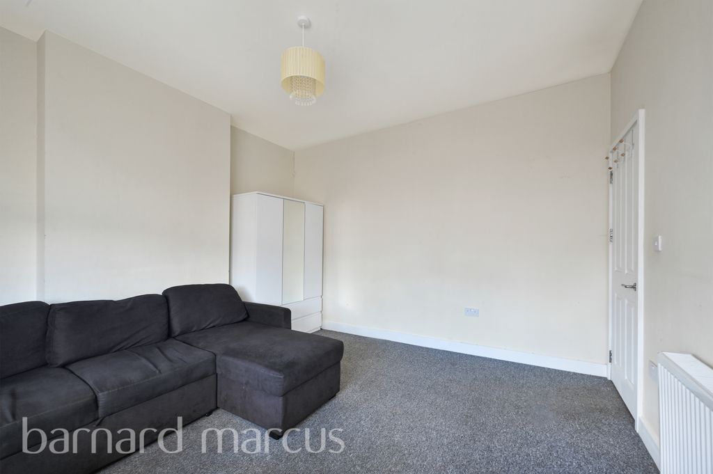 Property photo 3 of 7 Living Room