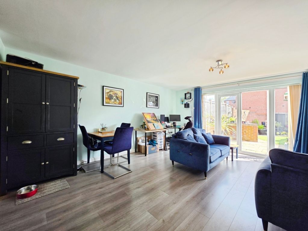 Property photo 3 of 25 Pbox-Img.Jpg