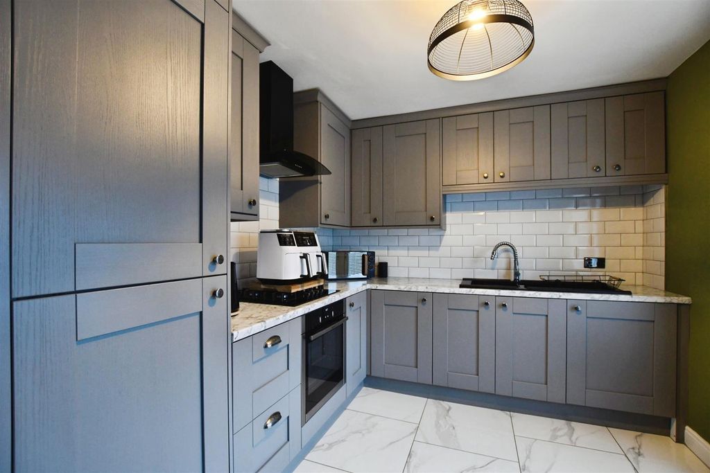 Property photo 2 of 12 Kitchen/Diner