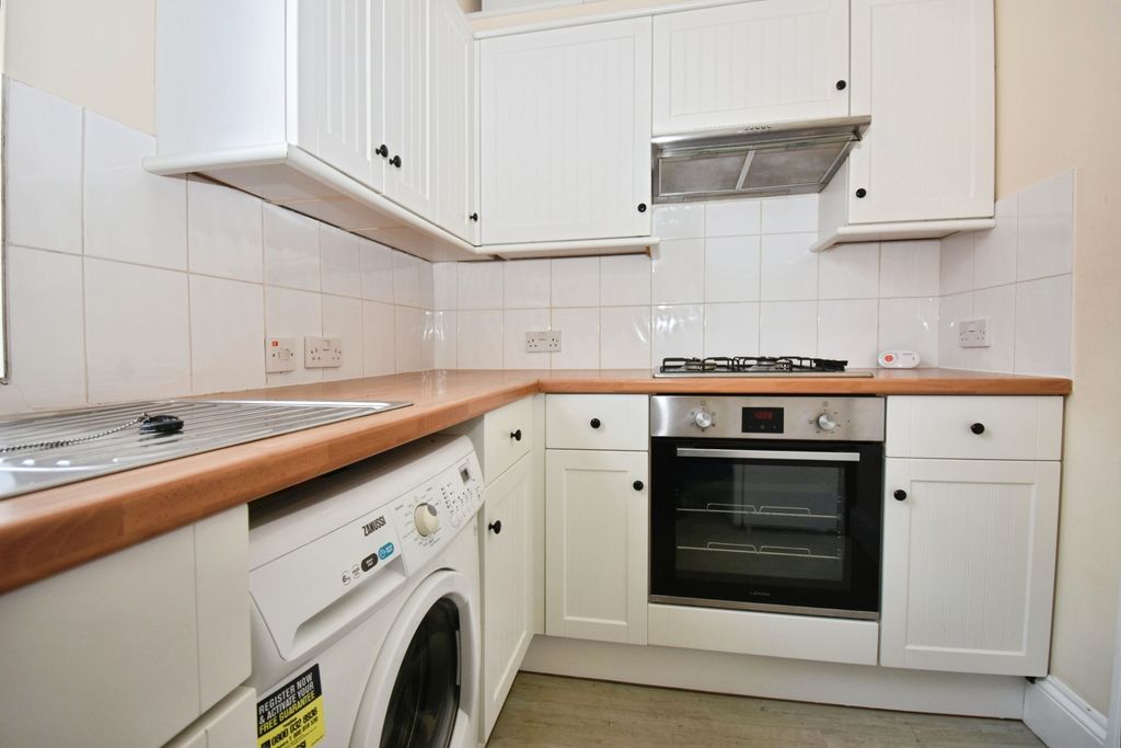 Property photo 3 of 6 Kitchen