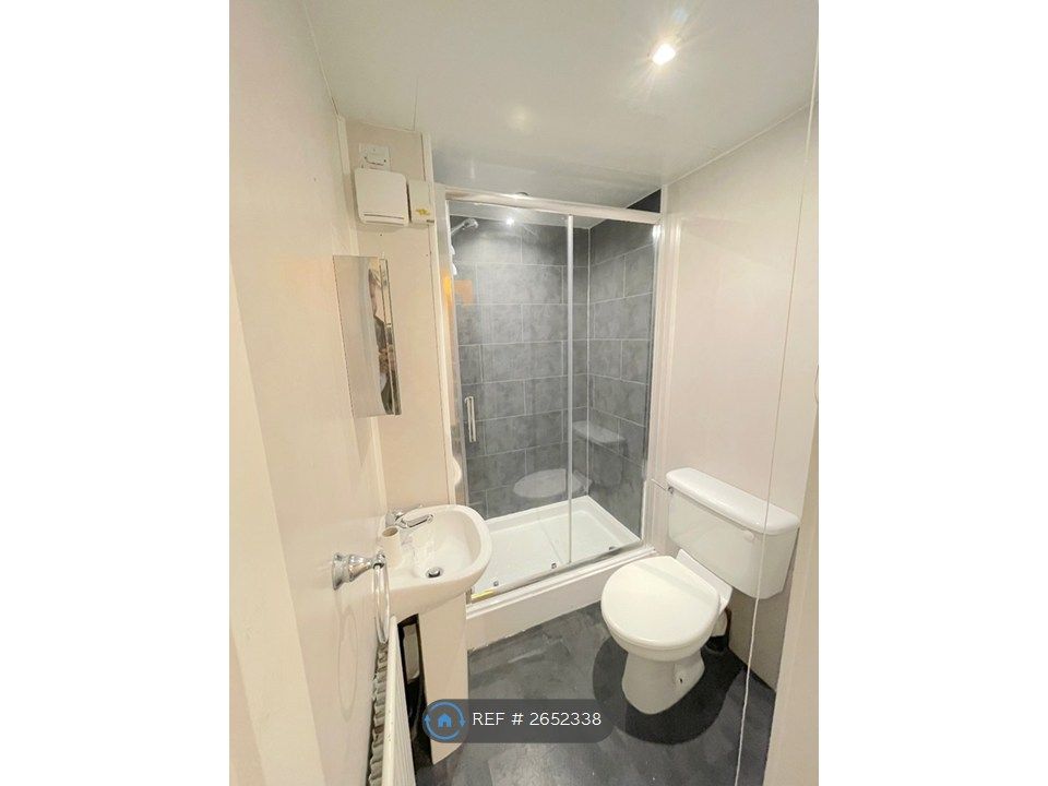 Property photo 3 of 5 Bathroom 1