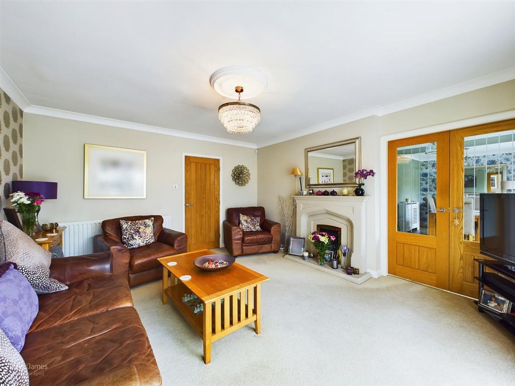 Property photo 2 of 25 Lounge