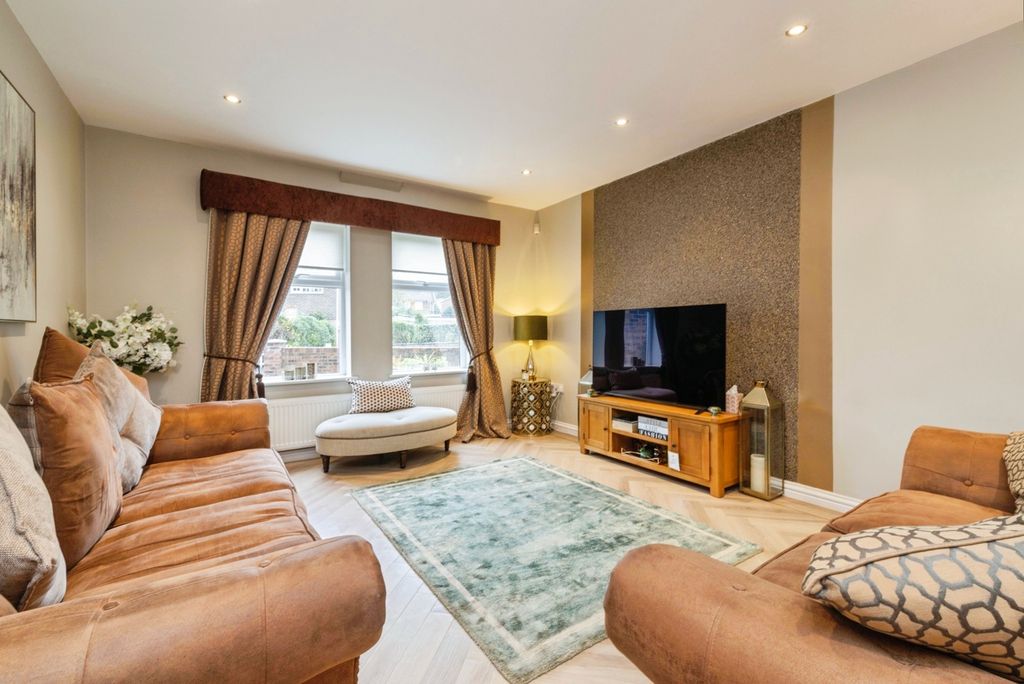 Property photo 3 of 24 Pbox-Img.Jpg
