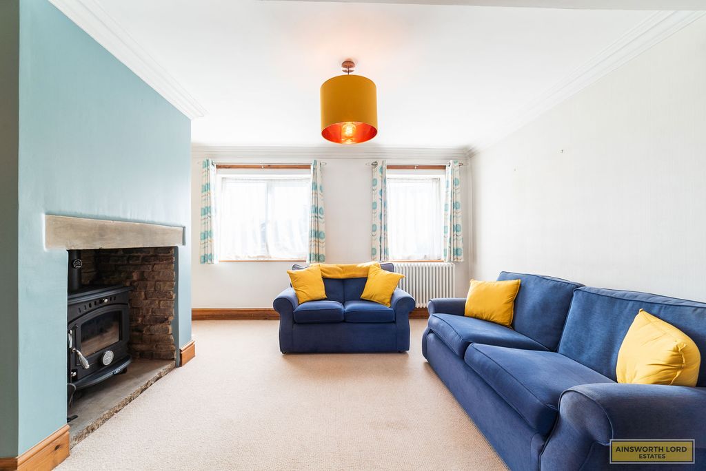 Property photo 2 of 35