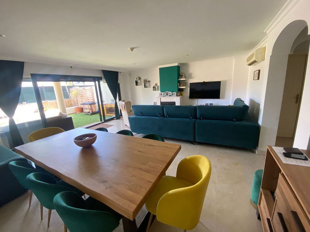 Property photo 1 of 32