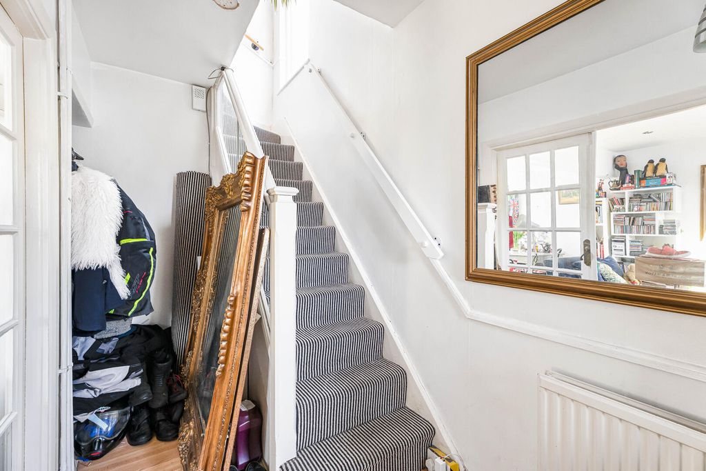 Property photo 2 of 19 Hallway