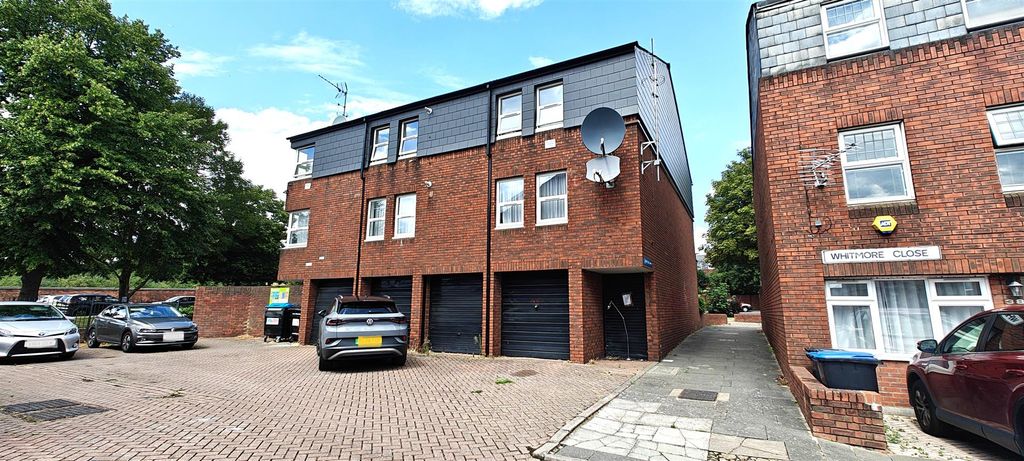 Property photo 1 of 20 Whitmore Close N11