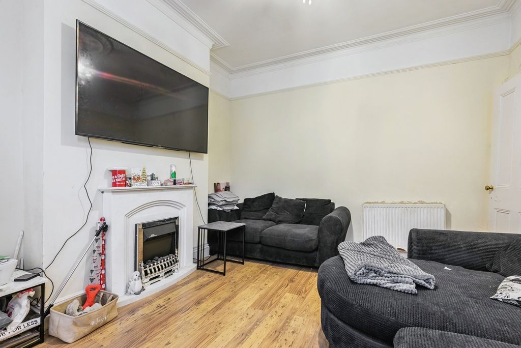 Property photo 3 of 19 Pbox-Img.Jpg