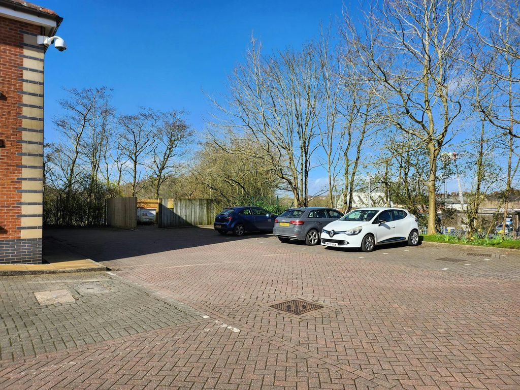 Property photo 2 of 7 1000019427.Jpg