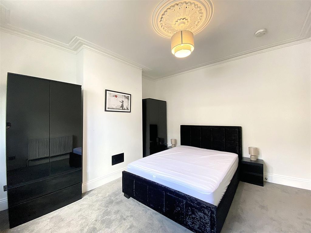 Property photo 3 of 15 Bedroom 1.Jpg