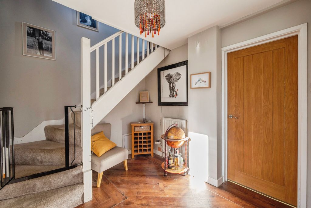 Property photo 2 of 17 Image