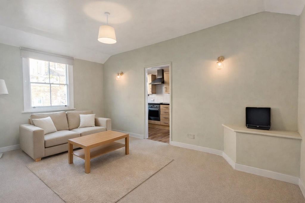 Property photo 2 of 4 15359643-9298-4991-A109-6E757430B8Da.Png