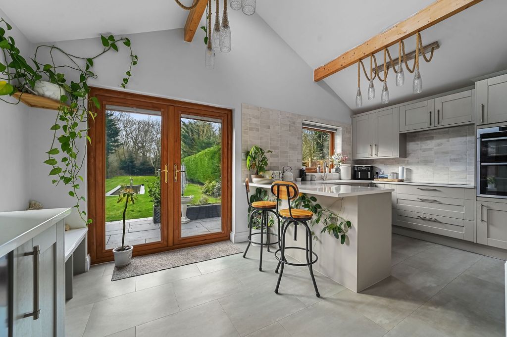 Property photo 3 of 26 4687494