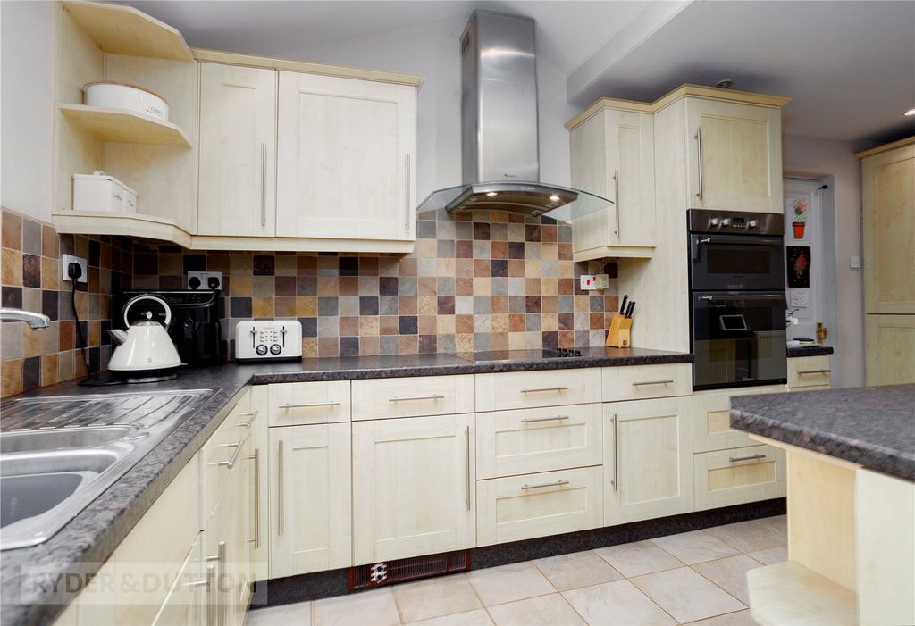 Property photo 3 of 22 Kitchen