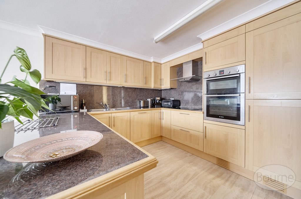 Property photo 3 of 14 05A0Bb31-90F5-4d5...