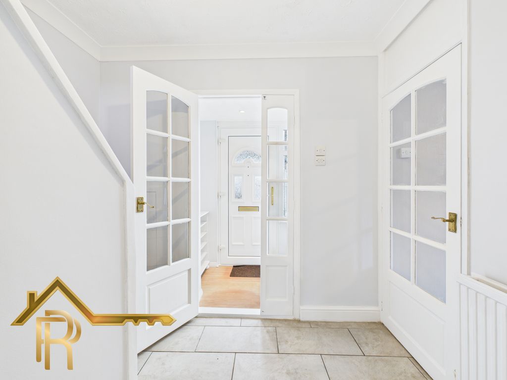 Property photo 2 of 23 Hallway