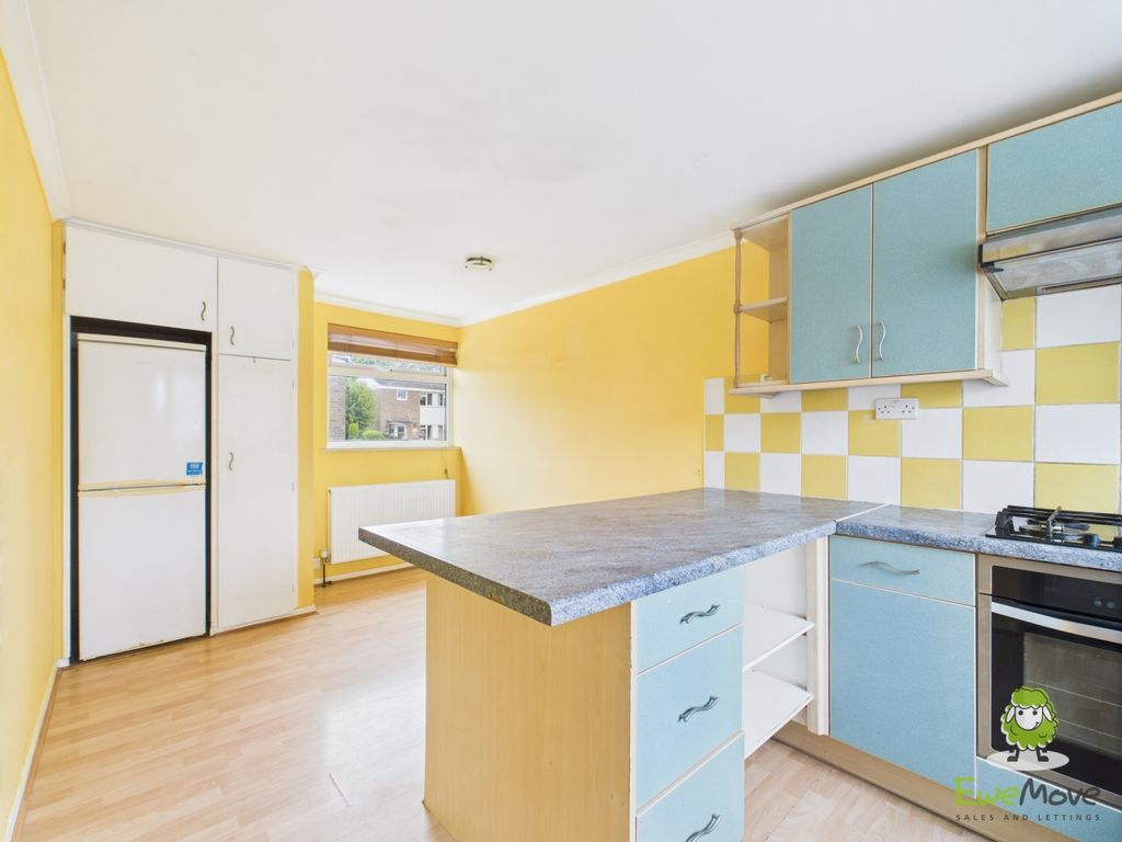 Property photo 3 of 11 Ewemove Estate Agents Basingstoke