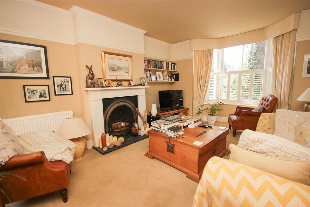 Property photo 2 of 20 Living 1.Jpg