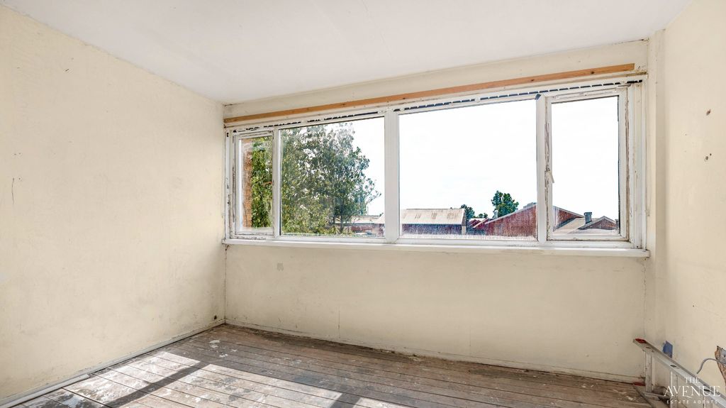 Property photo 3 of 27 5379736