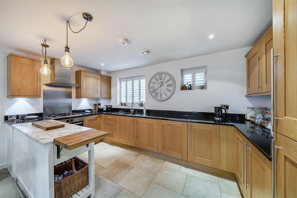 Property photo 3 of 15 1400320-19-6972243054F01.Jpg