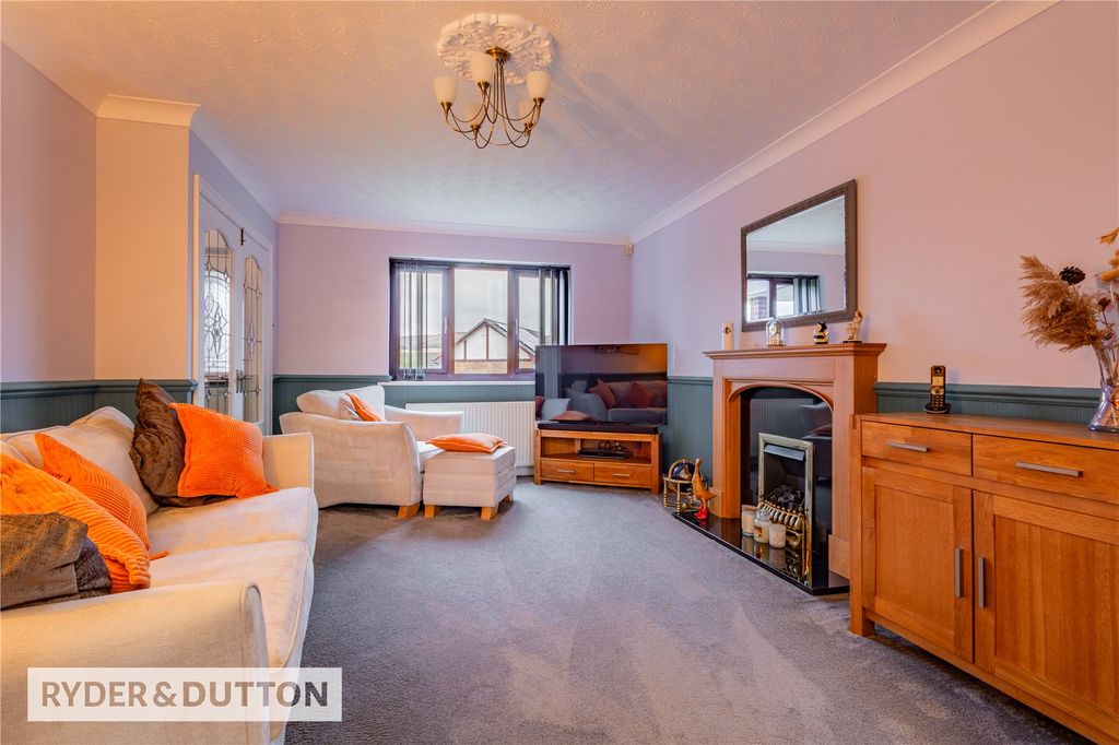 Property photo 3 of 22 Lounge