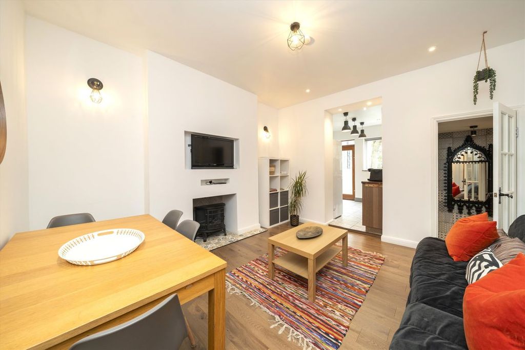 Property photo 2 of 7