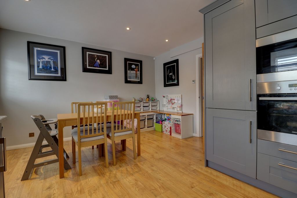 Property photo 3 of 16 Picture No. 12
