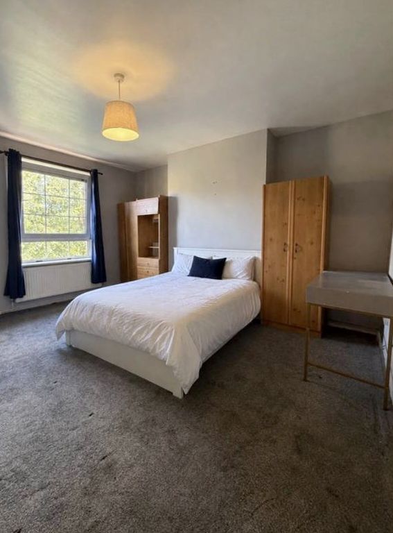 Property photo 1 of 4