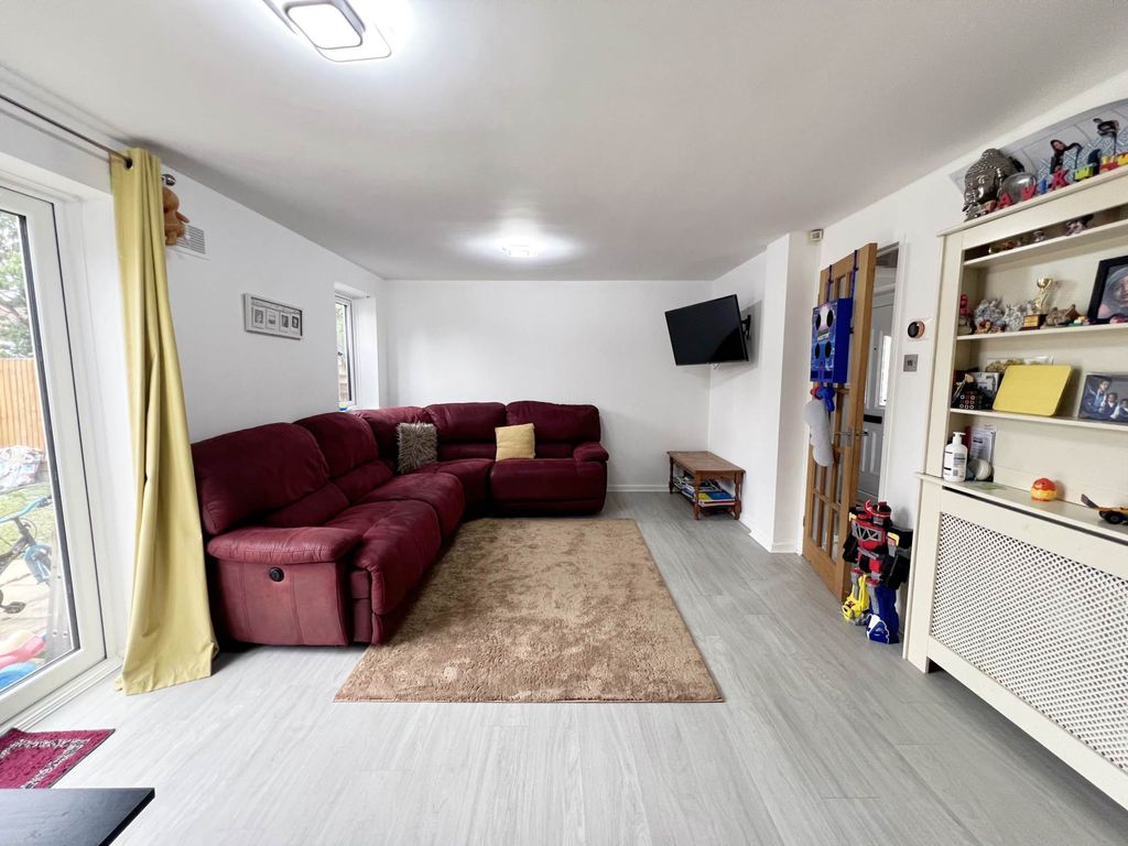 Property photo 3 of 16
