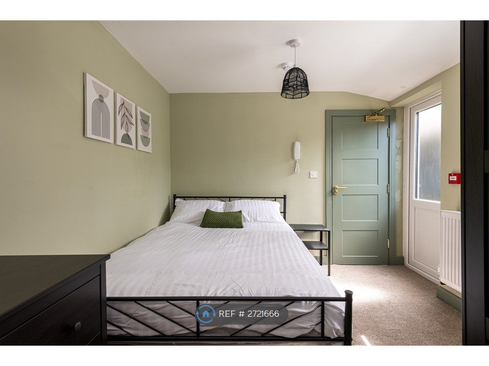 Property photo 2 of 6 £775 Pcm