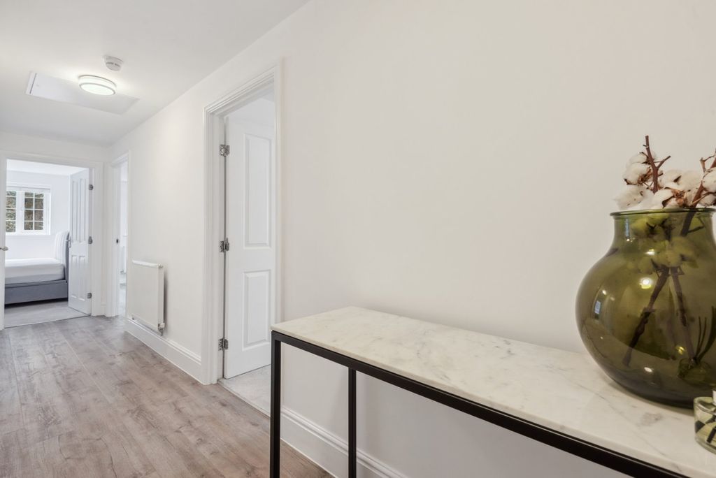 Property photo 2 of 19 Hallway