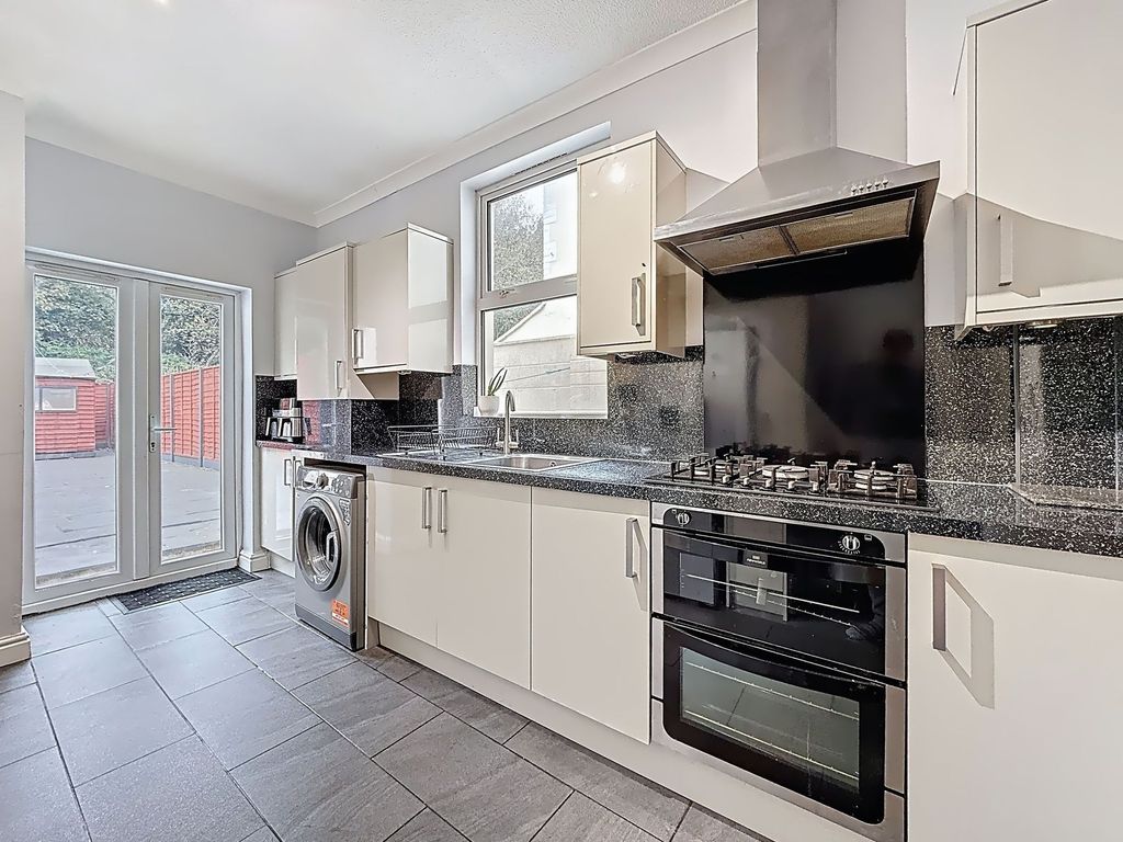 Property photo 2 of 19 Kitchen