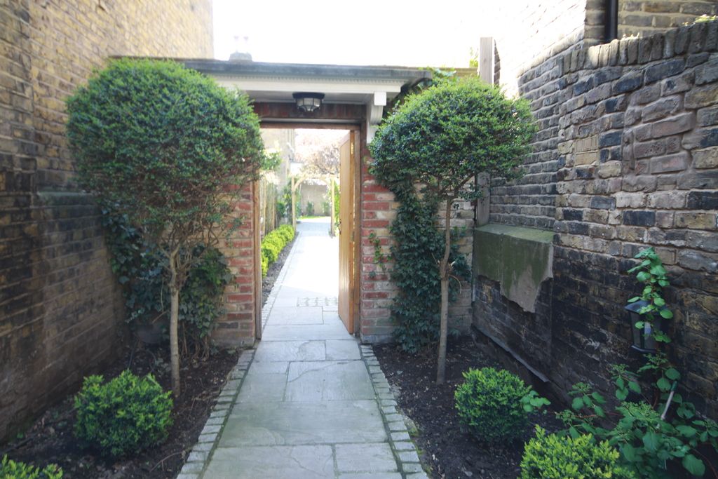 Property photo 3 of 16