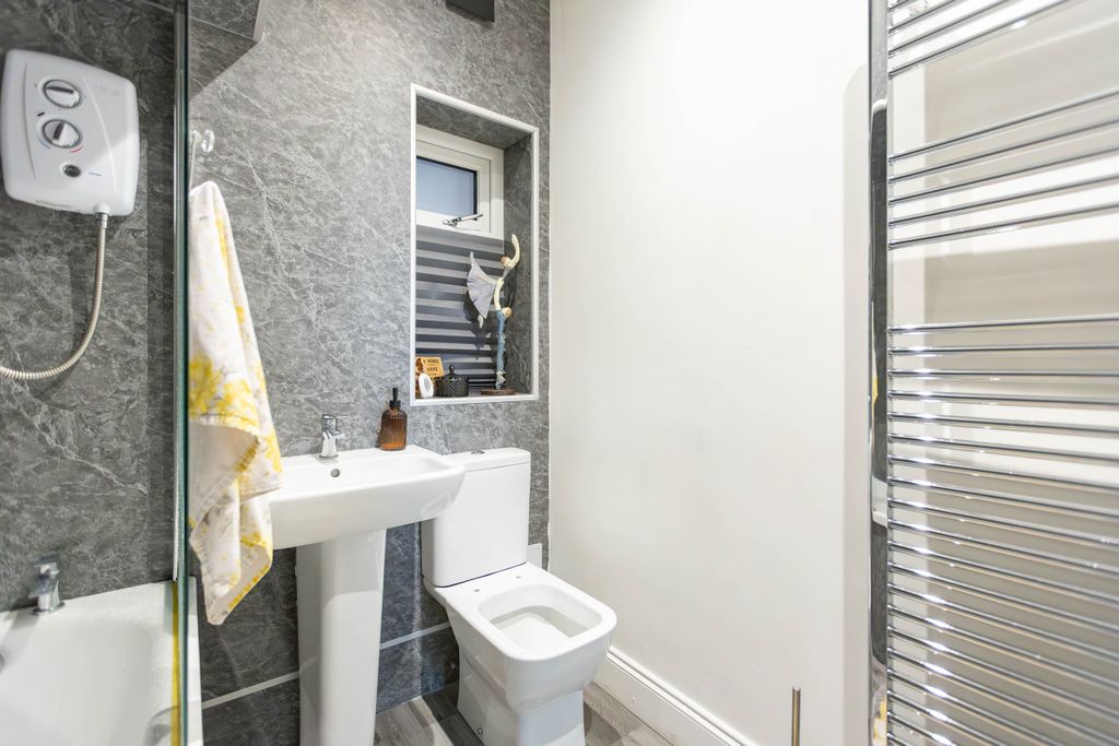 Additional image 10 of 2 bed flat for saleGladstone Street, Leven KY8