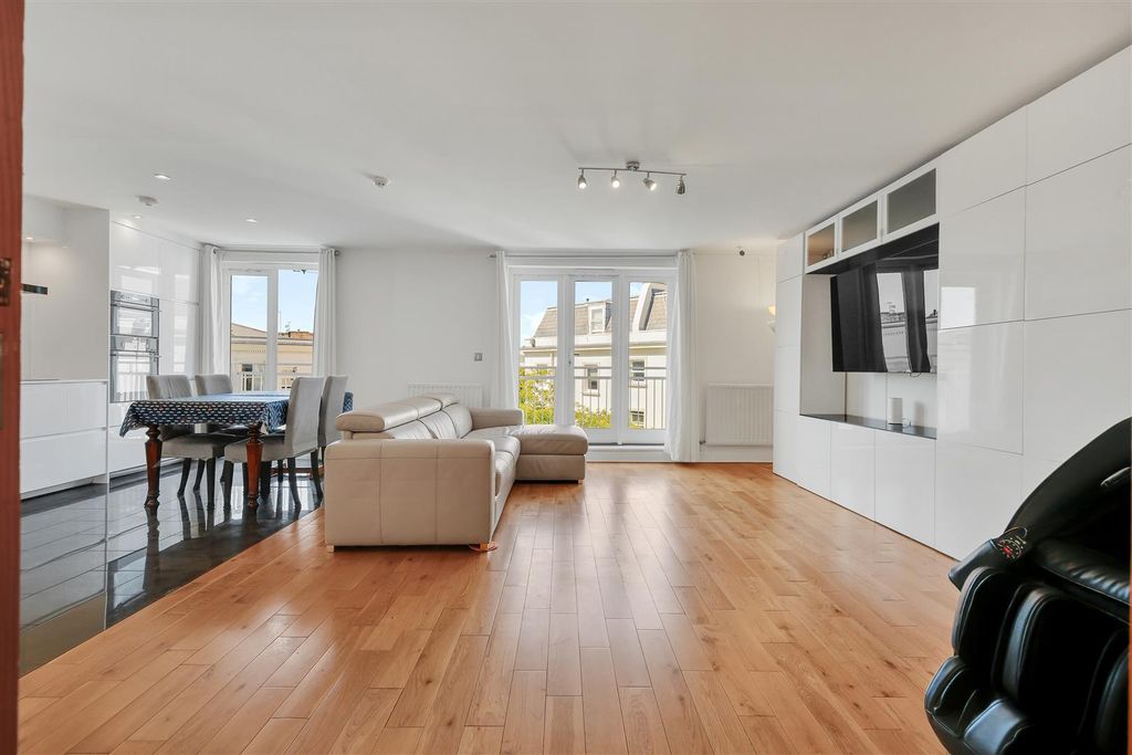 Property photo 1 of 25