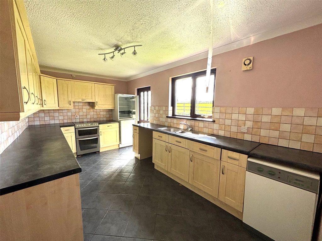 Property photo 3 of 22 Picture No. 02