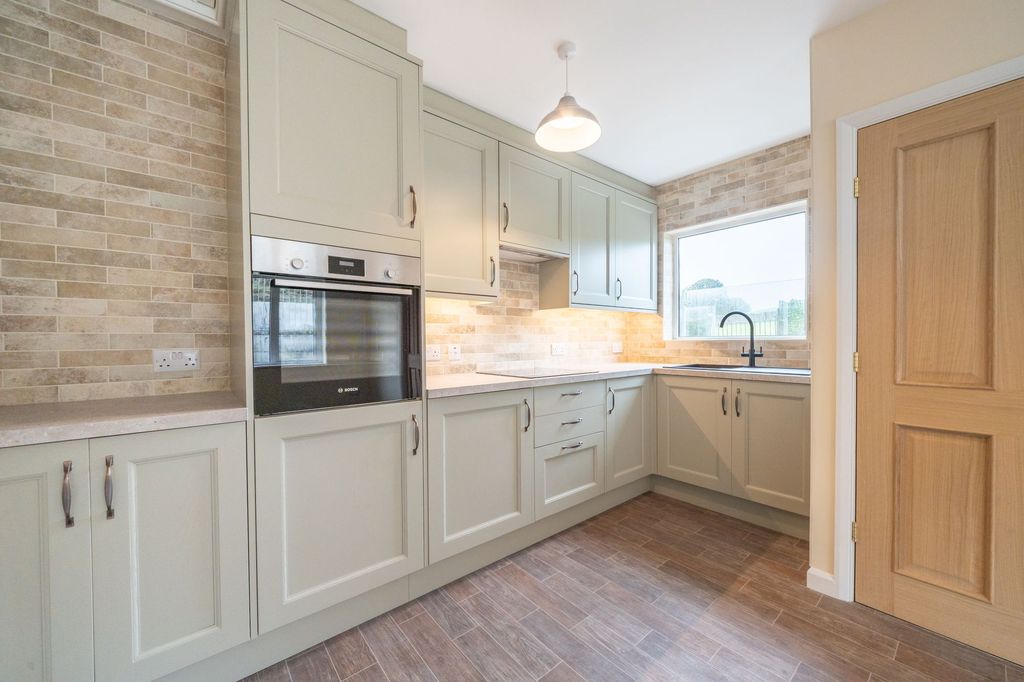 Property photo 3 of 27