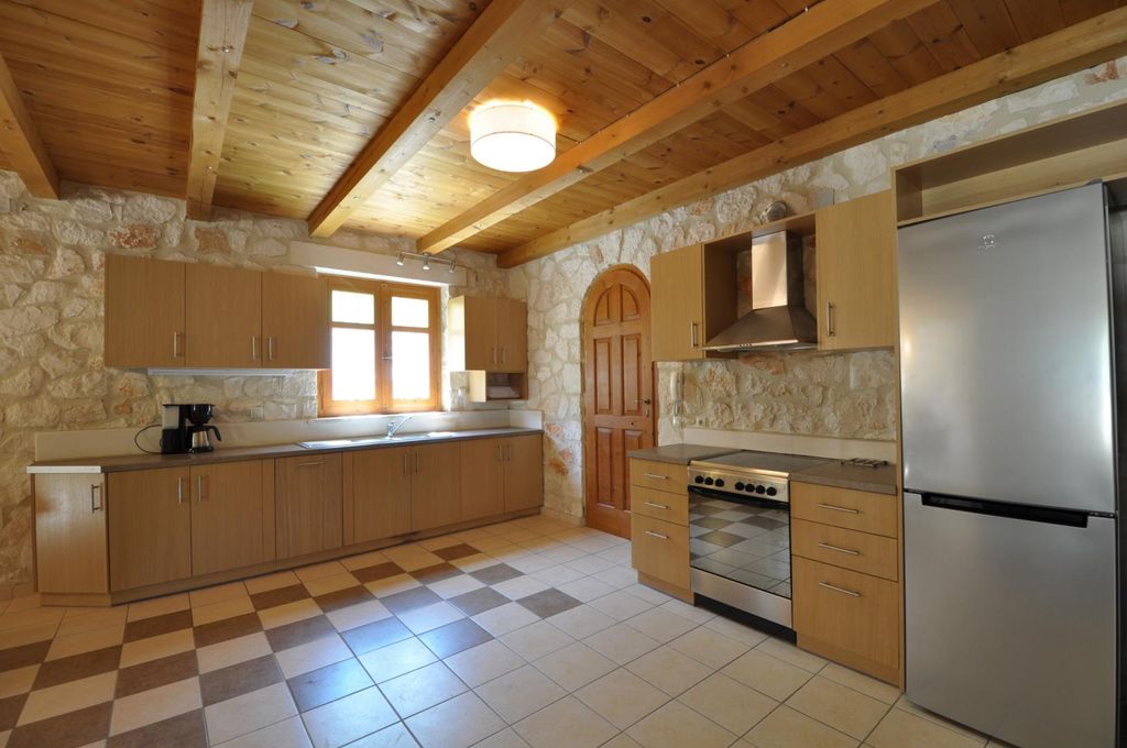 Property photo 3 of 5 Image: 2