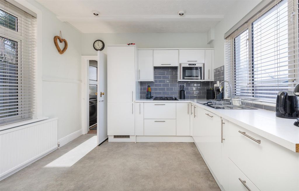 Property photo 2 of 35