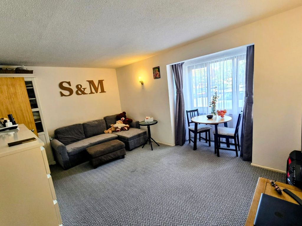 Property photo 2 of 5 Lounge