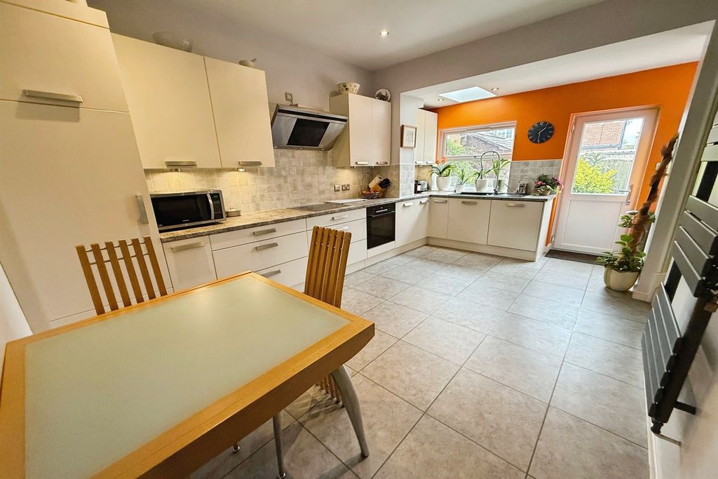 Property photo 2 of 23 Kitchen Breakfast Room
