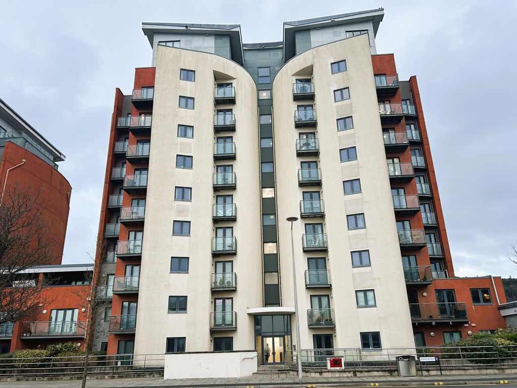 Property photo 2 of 14