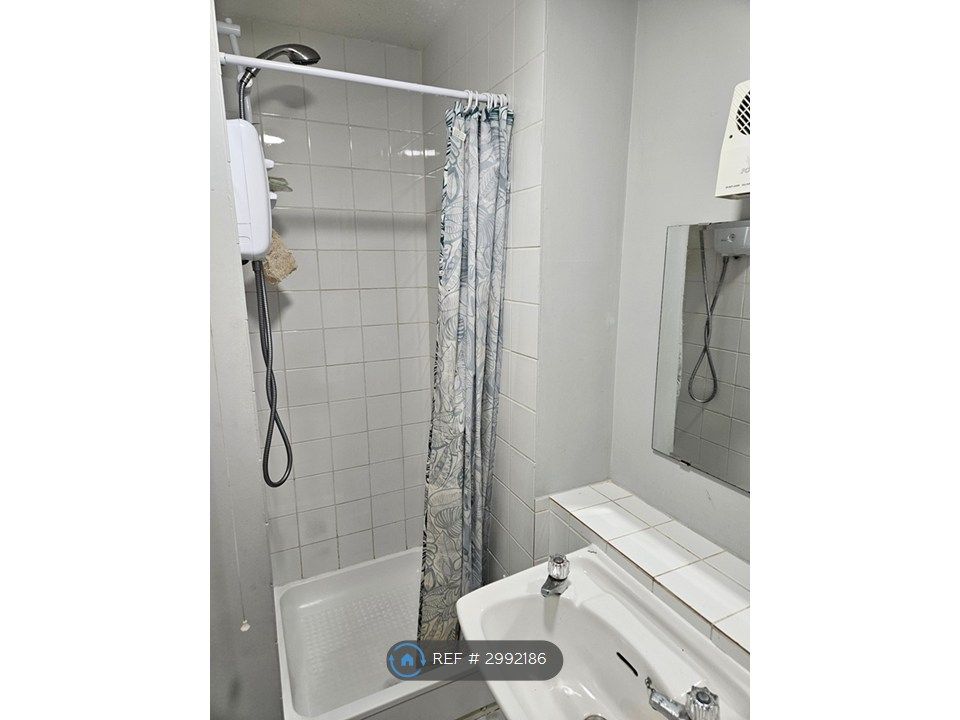 Property photo 1 of 7 Shower Room