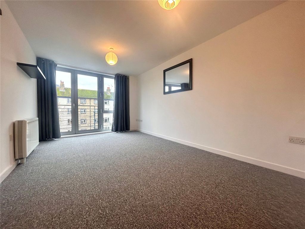 Property photo 2 of 8 Picture No. 22