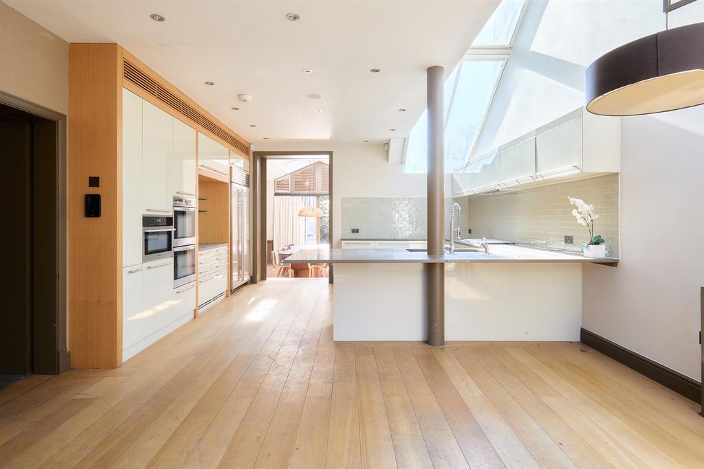 Property photo 2 of 67